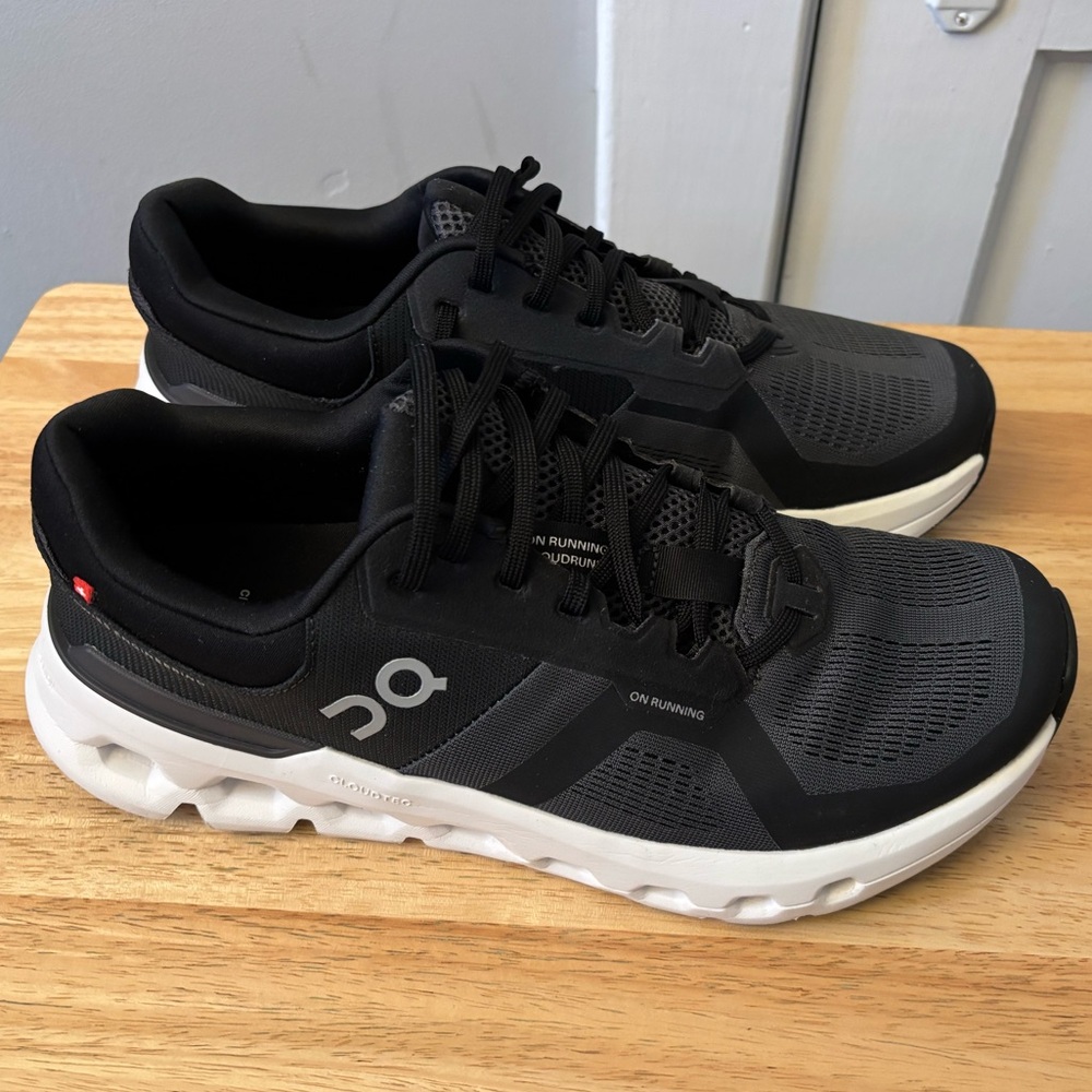 Men’s On Running Cloudrunner Great Condition 10